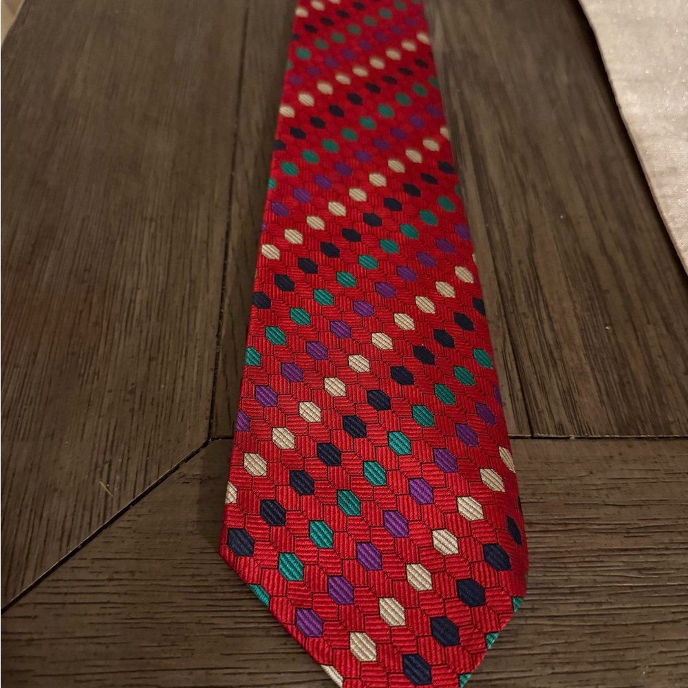 Vintage Countess Mara all silk red patterned tie.